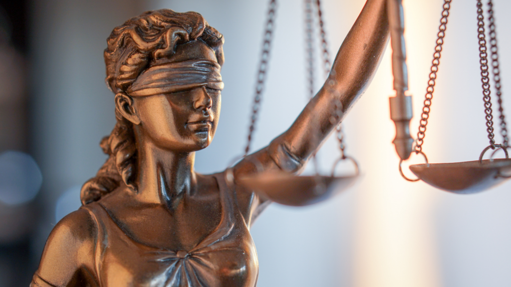 Una justicia pronta y cumplida - Salvador Paiz